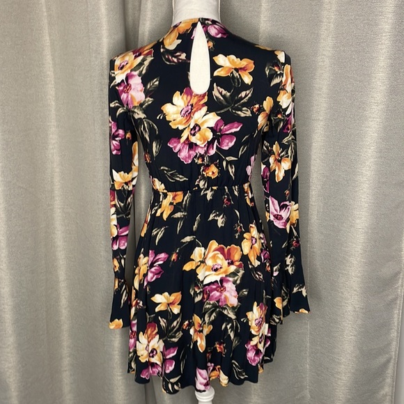 Kendall & Kyle Floral Long Sleeve Cutout Dress - Picture 7 of 8